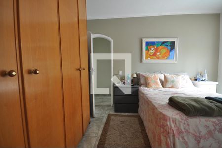 Casa à venda com 240m², 3 quartos e 2 vagasSuíte 2