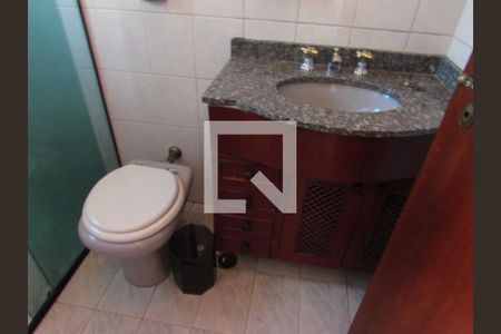 Casa à venda com 165m², 3 quartos e 4 vagasBanheiro da Suíte 2