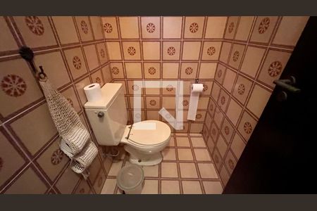 Casa à venda com 592m², 5 quartos e 3 vagas Casa à venda com 592m², 5 quartos e 3 vagasLavabo