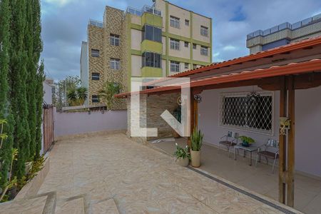 Casa à venda com 110m², 3 quartos e 2 vagasÁrea externa 