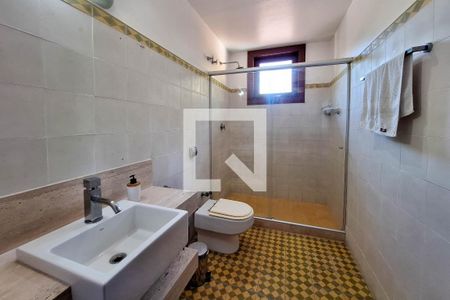 Casa de condomínio à venda com 480m², 6 quartos e 4 vagas Casa de condomínio à venda com 480m², 6 quartos e 4 vagasBanheiro da Suíte 4
