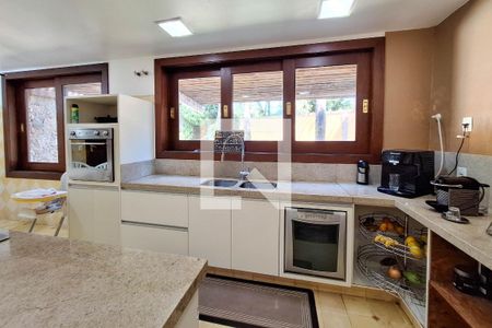 Casa de condomínio à venda com 480m², 6 quartos e 4 vagas Casa de condomínio à venda com 480m², 6 quartos e 4 vagasCozinha