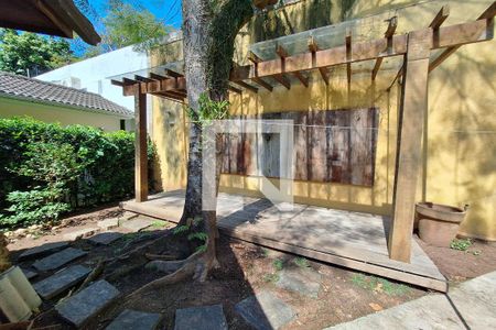 Casa de condomínio à venda com 480m², 6 quartos e 4 vagas Casa de condomínio à venda com 480m², 6 quartos e 4 vagasQuintal