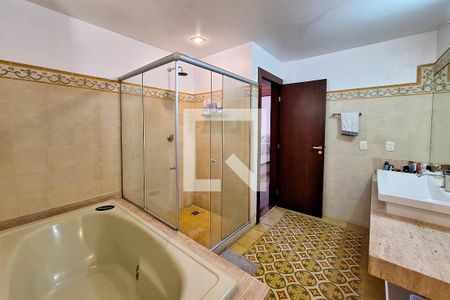 Casa de condomínio à venda com 480m², 6 quartos e 4 vagas Casa de condomínio à venda com 480m², 6 quartos e 4 vagasBanheiro da Suíte 3