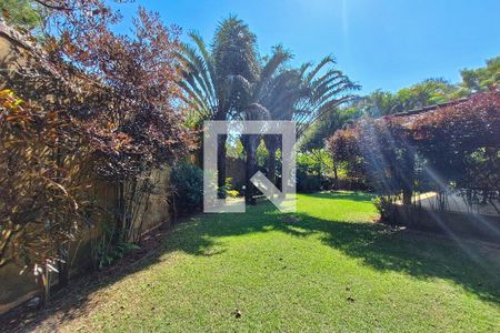 Casa de condomínio à venda com 480m², 6 quartos e 4 vagas Casa de condomínio à venda com 480m², 6 quartos e 4 vagasQuintal