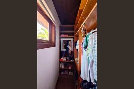 Casa de condomínio à venda com 480m², 6 quartos e 4 vagas Casa de condomínio à venda com 480m², 6 quartos e 4 vagasCloset da suíte 2