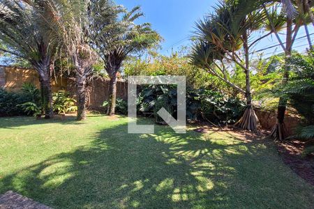 Casa de condomínio à venda com 480m², 6 quartos e 4 vagas Casa de condomínio à venda com 480m², 6 quartos e 4 vagasQuintal