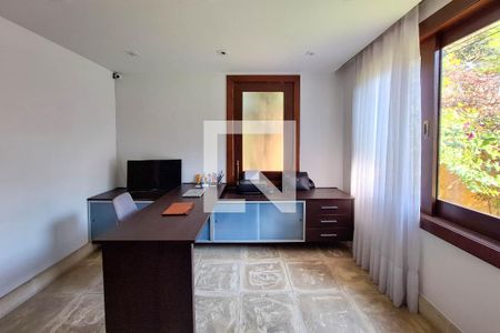 Casa de condomínio à venda com 480m², 6 quartos e 4 vagas Casa de condomínio à venda com 480m², 6 quartos e 4 vagasQuarto 2