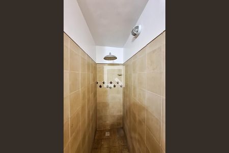 Casa de condomínio à venda com 480m², 6 quartos e 4 vagas Casa de condomínio à venda com 480m², 6 quartos e 4 vagasBanheiro 2