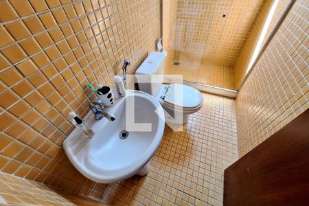 Casa de condomínio à venda com 480m², 6 quartos e 4 vagas Casa de condomínio à venda com 480m², 6 quartos e 4 vagasBanheiro de serviço