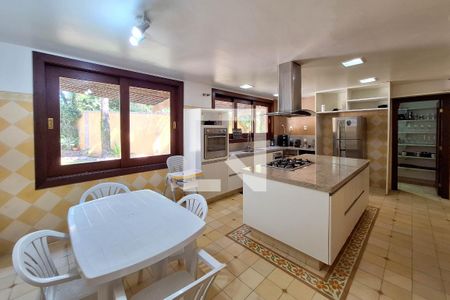 Casa de condomínio à venda com 480m², 6 quartos e 4 vagas Casa de condomínio à venda com 480m², 6 quartos e 4 vagasCozinha