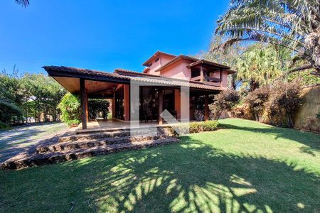 Casa de condomínio à venda com 480m², 6 quartos e 4 vagas Casa de condomínio à venda com 480m², 6 quartos e 4 vagasFachada