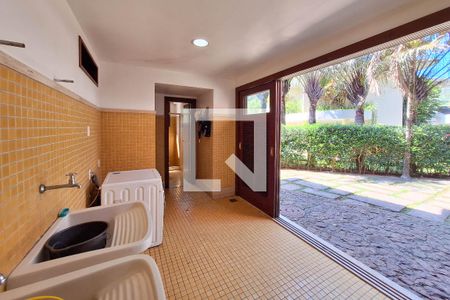 Casa de condomínio à venda com 480m², 6 quartos e 4 vagas Casa de condomínio à venda com 480m², 6 quartos e 4 vagasLavanderia