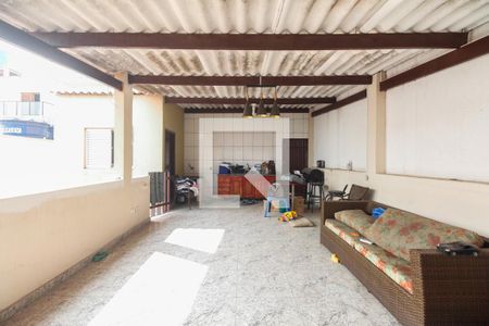 Casa à venda com 200m², 3 quartos e 3 vagas Casa à venda com 200m², 3 quartos e 3 vagasTerraço
