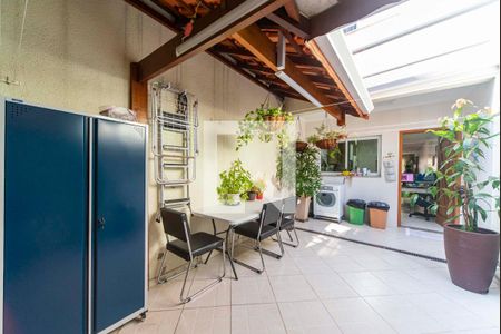 Casa à venda com 129m², 3 quartos e 2 vagas Casa à venda com 129m², 3 quartos e 2 vagasQuintal