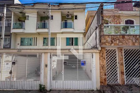 Casa à venda com 129m², 3 quartos e 2 vagas Casa à venda com 129m², 3 quartos e 2 vagasFachada