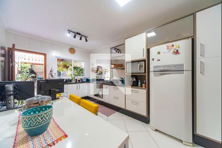 Casa à venda com 129m², 3 quartos e 2 vagas Casa à venda com 129m², 3 quartos e 2 vagasCozinha