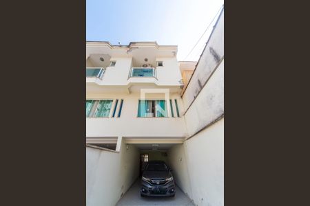 Casa à venda com 129m², 3 quartos e 2 vagas Casa à venda com 129m², 3 quartos e 2 vagasFachada