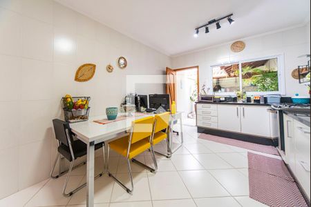 Casa à venda com 129m², 3 quartos e 2 vagas Casa à venda com 129m², 3 quartos e 2 vagasCozinha