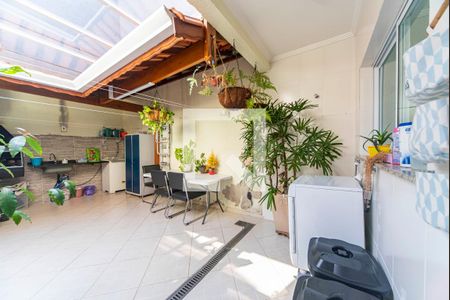 Casa à venda com 129m², 3 quartos e 2 vagas Casa à venda com 129m², 3 quartos e 2 vagasQuintal