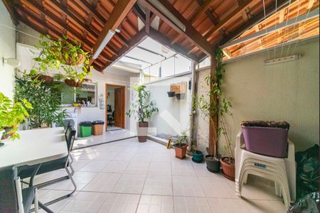 Casa à venda com 129m², 3 quartos e 2 vagas Casa à venda com 129m², 3 quartos e 2 vagasQuintal