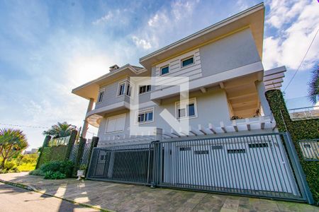 Casa para alugar com 435m², 3 quartos e 4 vagas Casa para alugar com 435m², 3 quartos e 4 vagasFachada