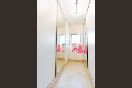 Casa para alugar com 435m², 3 quartos e 4 vagas Casa para alugar com 435m², 3 quartos e 4 vagasCloset - Quarto 2