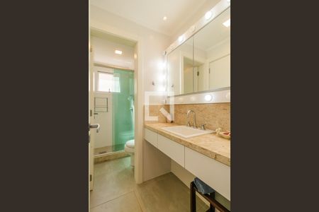 Apartamento à venda com 225m², 3 quartos e 3 vagas Apartamento à venda com 225m², 3 quartos e 3 vagasSuíte compartilhado