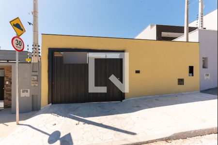 Casa à venda com 120m², 2 quartos e 4 vagasFachada