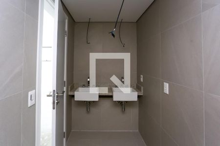 Apartamento à venda com 142m², 2 quartos e 2 vagas Apartamento à venda com 142m², 2 quartos e 2 vagasBanheiro da Suíte 1