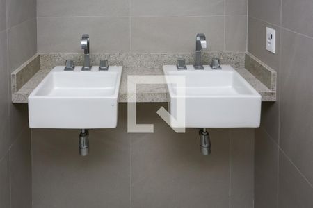 Apartamento à venda com 142m², 2 quartos e 2 vagas Apartamento à venda com 142m², 2 quartos e 2 vagasBanheiro da Suíte 1