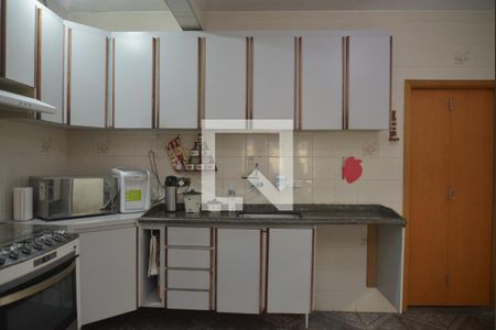 Casa à venda com 150m², 3 quartos e 2 vagasCozinha - Armários