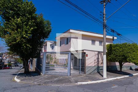 Casa à venda com 208m², 3 quartos e sem vaga Casa à venda com 208m², 3 quartos e sem vagaFachada