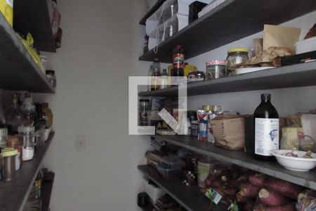 Casa à venda com 425m², 4 quartos e 4 vagasDespensa