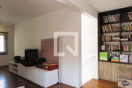 Casa à venda com 425m², 4 quartos e 4 vagasSala