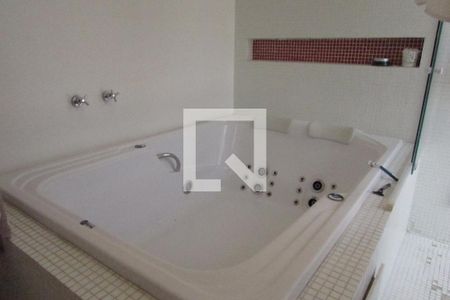 Casa à venda com 425m², 4 quartos e 4 vagasQuarto 3 banheiro