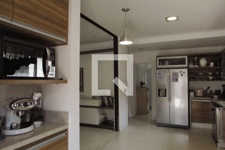 Casa à venda com 425m², 4 quartos e 4 vagasCozinha