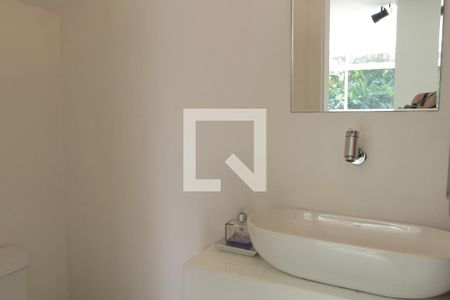 Casa à venda com 425m², 4 quartos e 4 vagasBanheiro 1