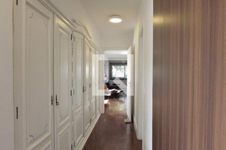 Casa à venda com 425m², 4 quartos e 4 vagasCorredor