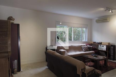 Casa à venda com 425m², 4 quartos e 4 vagasSala