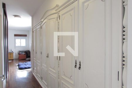 Casa à venda com 425m², 4 quartos e 4 vagasCorredor