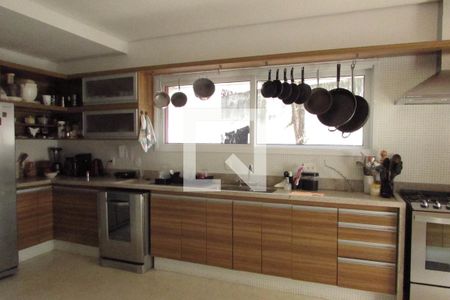 Casa à venda com 425m², 4 quartos e 4 vagasCozinha