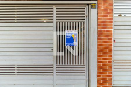 Casa à venda com 145m², 3 quartos e 3 vagas Casa à venda com 145m², 3 quartos e 3 vagasPlaquinha