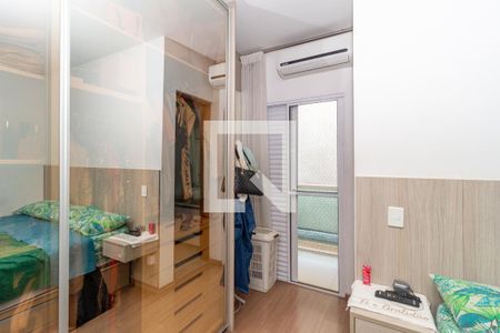 Casa de condomínio à venda com 200m², 3 quartos e 4 vagasQuarto 1 (Suíte 1)