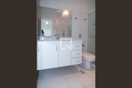 Apartamento à venda com 108m², 2 quartos e sem vaga Apartamento à venda com 108m², 2 quartos e sem vagaBanheiro