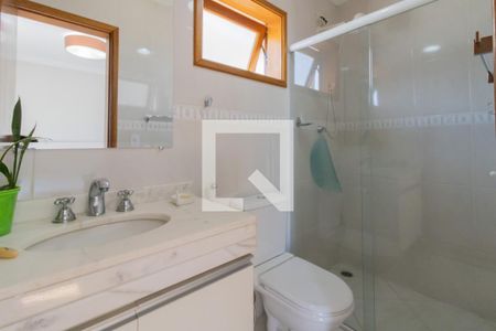 Casa à venda com 215m², 3 quartos e 4 vagasBanheiro da Suíte 2