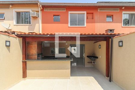 Casa de condomínio à venda com 123m², 3 quartos e 2 vagas Casa de condomínio à venda com 123m², 3 quartos e 2 vagasÁrea externa