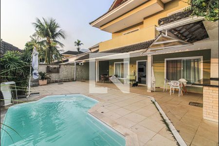 Casa de condomínio à venda com 360m², 3 quartos e 3 vagasÁrea externa