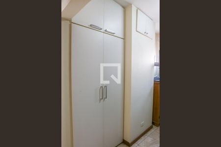 Apartamento à venda com 126m², 3 quartos e 2 vagas Apartamento à venda com 126m², 3 quartos e 2 vagasEscrtório