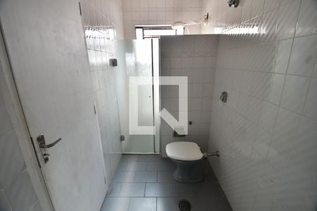 Casa à venda com 325m², 6 quartos e 3 vagasBanheiro 1
